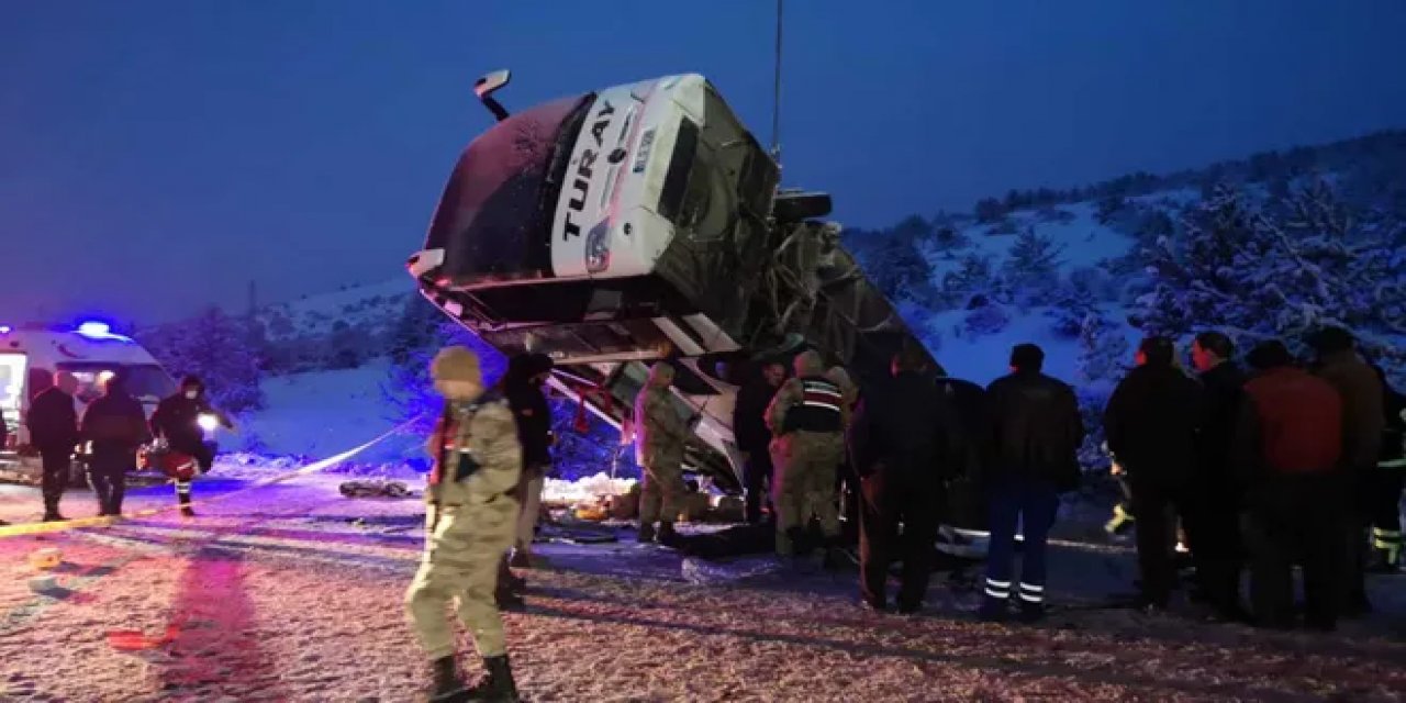 Erzincan ve Yozgat'ta yolcu otobüsleri devrildi: 3 ölü, 46 yaralı
