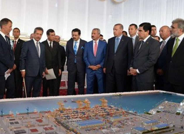 Türkmenistan’ın en büyük liman projesinin temeli atıldı