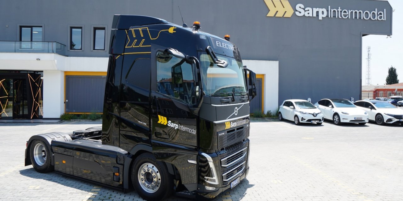 Sarp Intermodal'in %100 elektrikli TIR'ı Türkiye yollarında