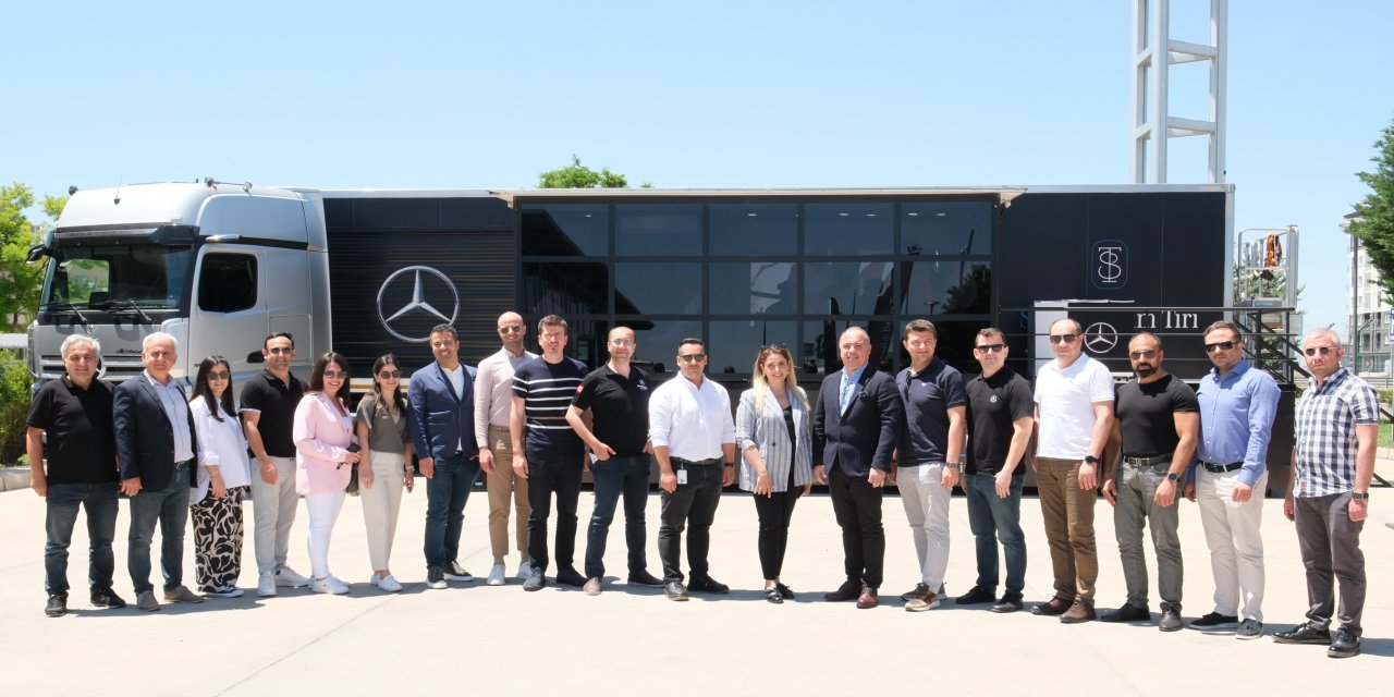 Mercedes'in Sağlık Bakım Tırı  şoförleri kendi evinde ağırladı