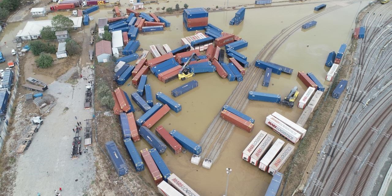 Halkalı Gümrüğü’nde yağmur hasarı büyük