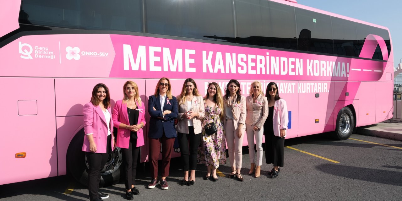 Mercedes’in pembe Travego 16 2+1’i meme kanseri için yeniden yollarda