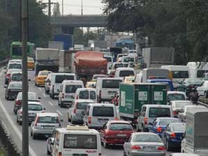 İstanbul trafiği kilitlendi