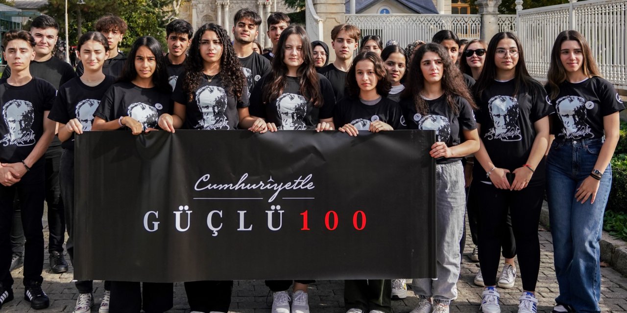 Mercedes-Benz Türk’ün öğrencilerinden Dolmabahçe Sarayı’na anlamlı ziyaret