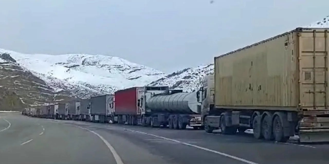 TIR kuyruğu, bu kez Türkiye-İran sınırına taşındı