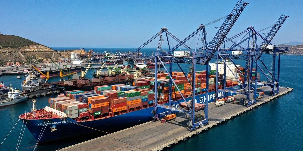 Dünyada ticaret geriledi navlunda dalga hızlandı