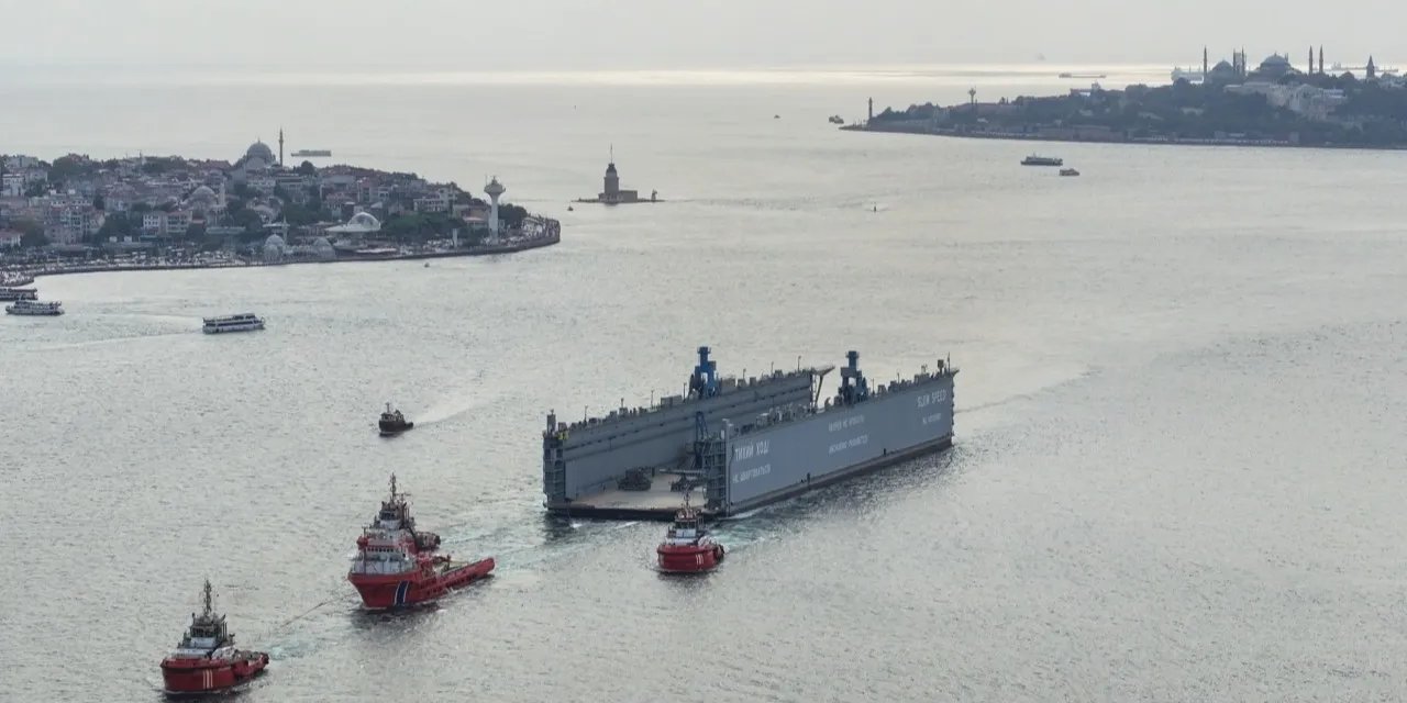 Yüzer havuz geçiyor, İstanbul Boğazı çift yönlü kapalı