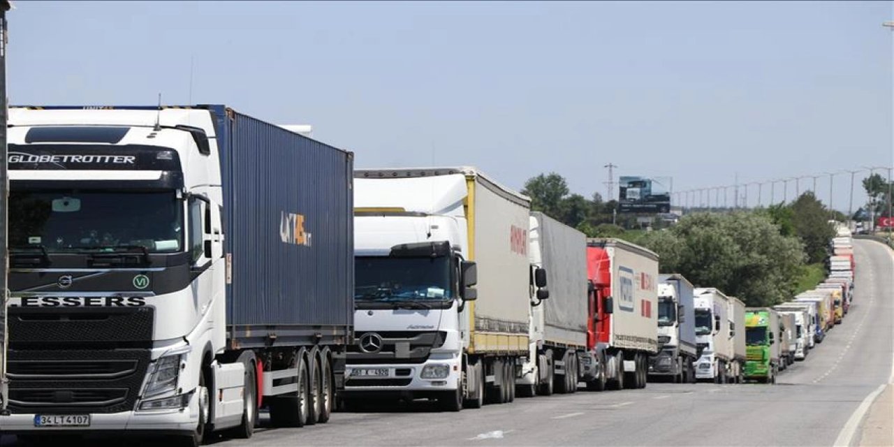 İthalat TIR'ları kontrol, ihracat TIR'ları ise belge kuyruğunda!