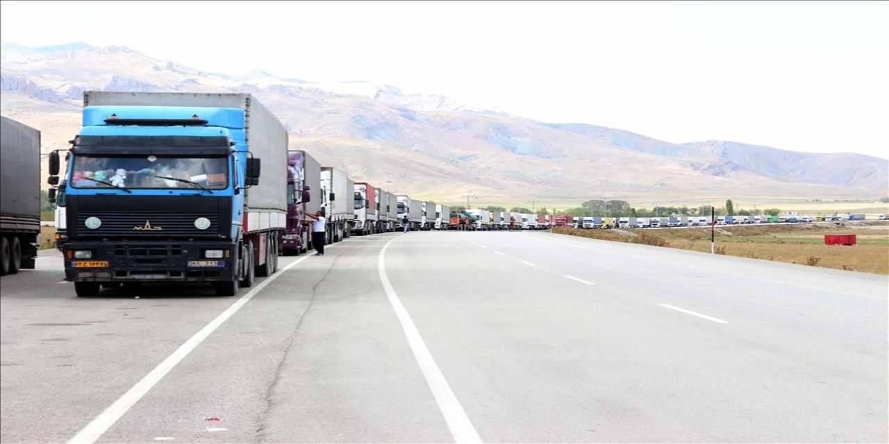 UND'den İran'a çağrı:Türk araçlarını zorlayan uygulamaları kaldırın!