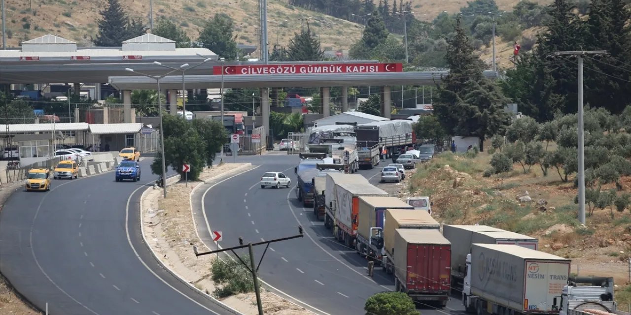 Suriye sınırında TIR kuyruğu 6 km’yi aştı