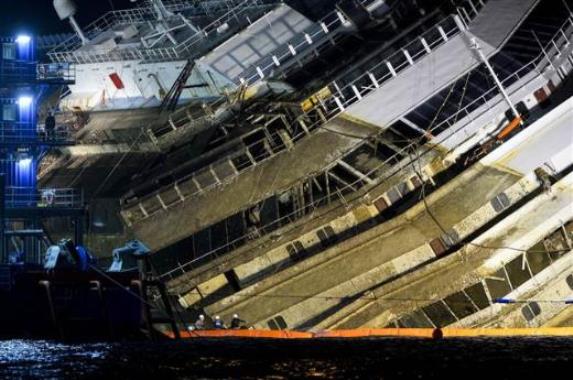 Costa Concordia ayağa kalktı