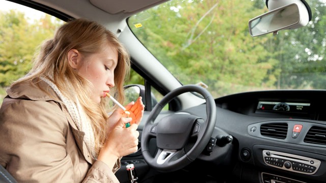 Arabada sigara içene 88 TL ceza