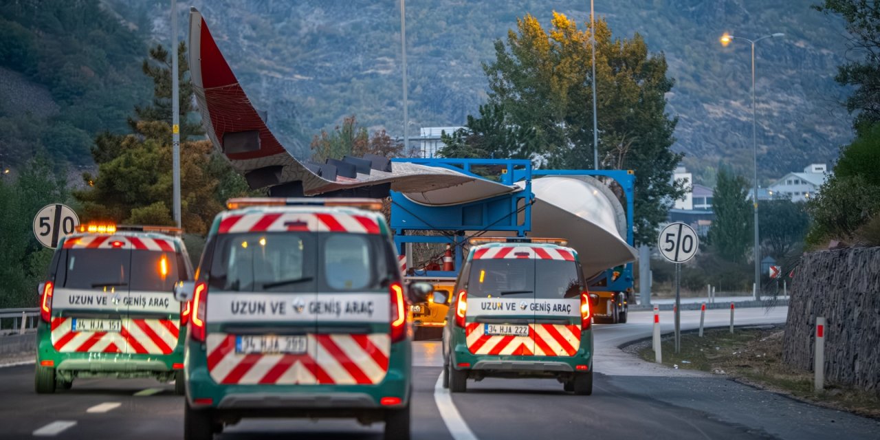 Hareket Türkiye’nin En Uzun Rüzgar Türbini Kanatlarını Taşıdı