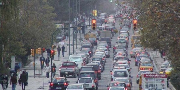 Yağmur yağdı, İstanbul trafiği felç oldu