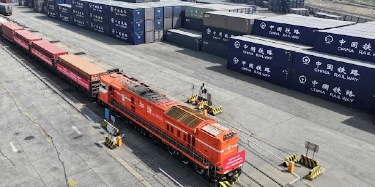 Çin'den hızı saatte 350 km'ye ulaşan hızlı yük treni hattı