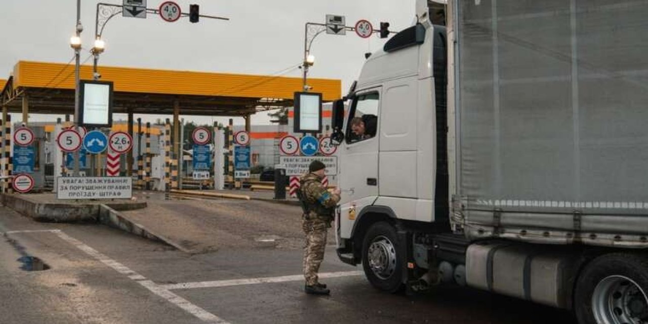 Ukrayna sınırlarında randevu almayan TIR’a geçiş izni yok