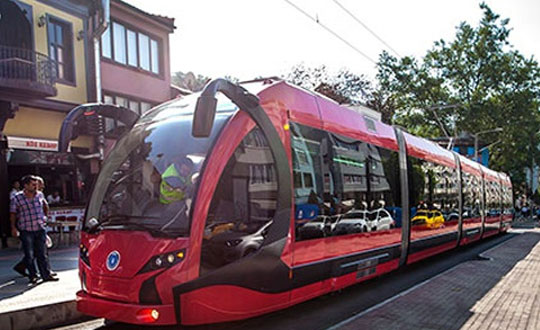 Türkiye'nin ilk yerli tramvayı raylarda