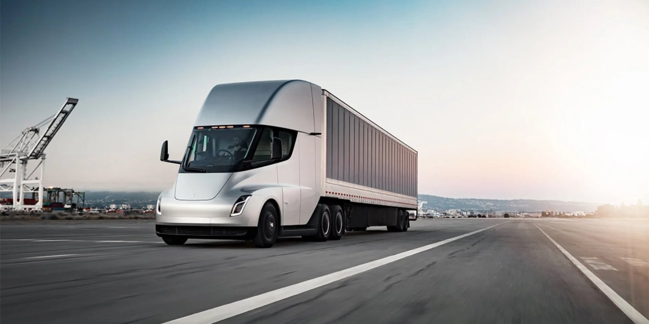 Tesla Semi, üretimi artırarak yeni donanımlar ekliyor
