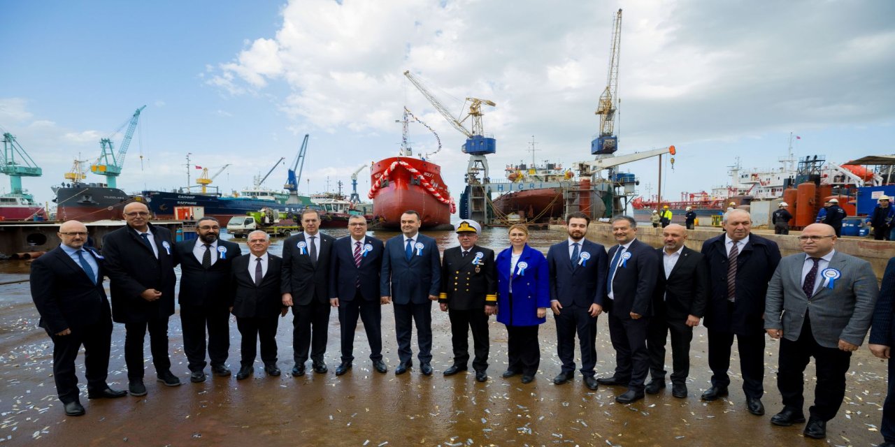 Türkiye'nin ilk sıfır emisyonlu akaryakıt tankeri WOLF 1 denize indirildi