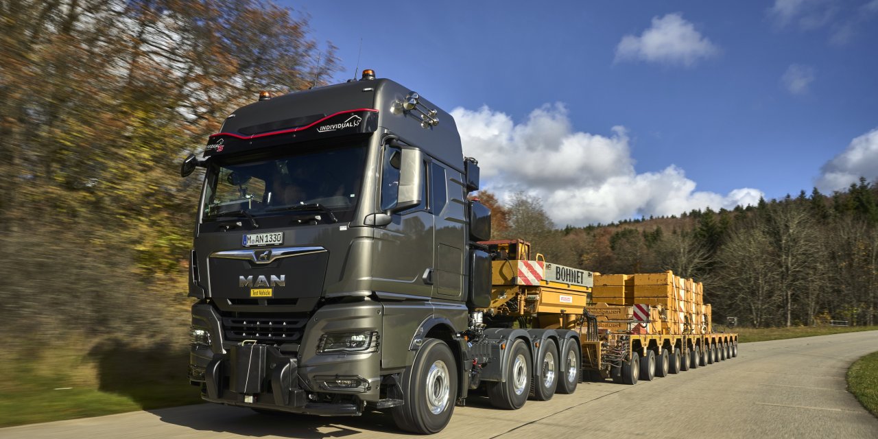 MAN, 250 Tonluk Dev Çekicisini Tanıttı