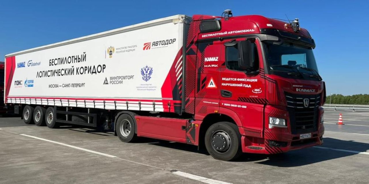 Sürücüsüz kamyon Moskova'da 700 km yol kat etti