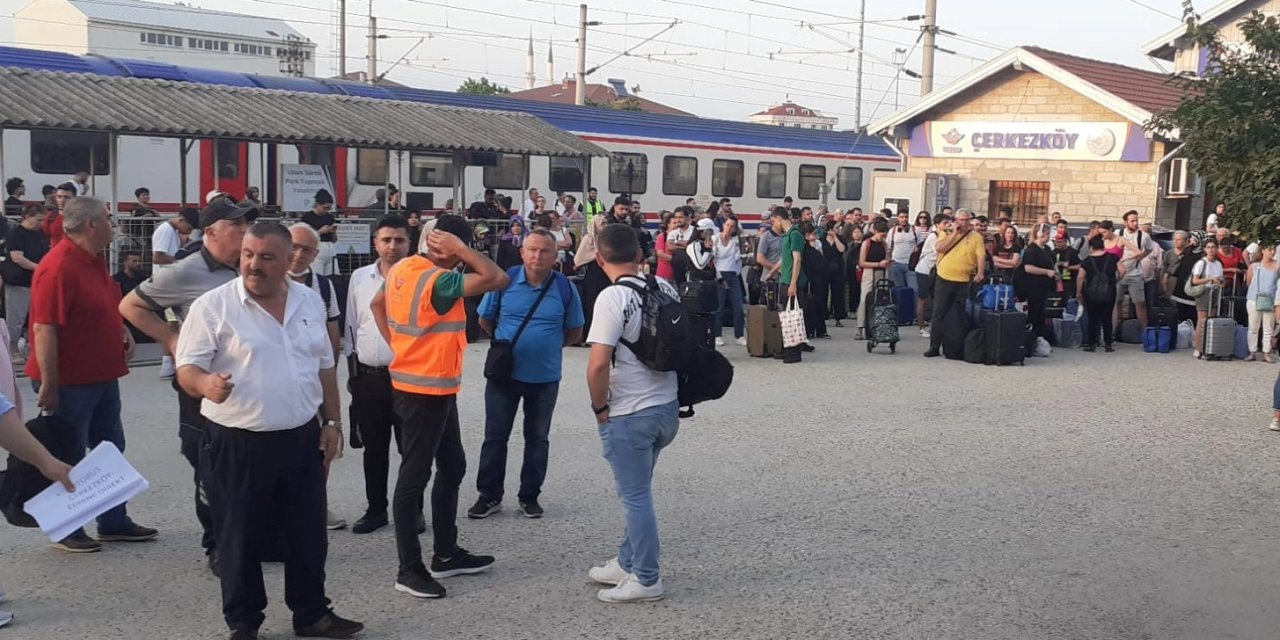 Edirne-Halkalı Tren Seferlerine Ara Verildi