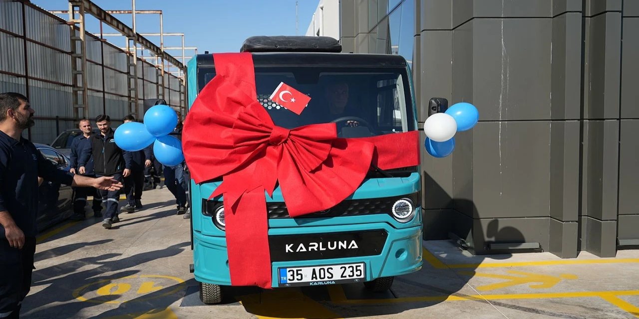 İzmir'de üretilen elektrikli hafif ticari araç trafikte