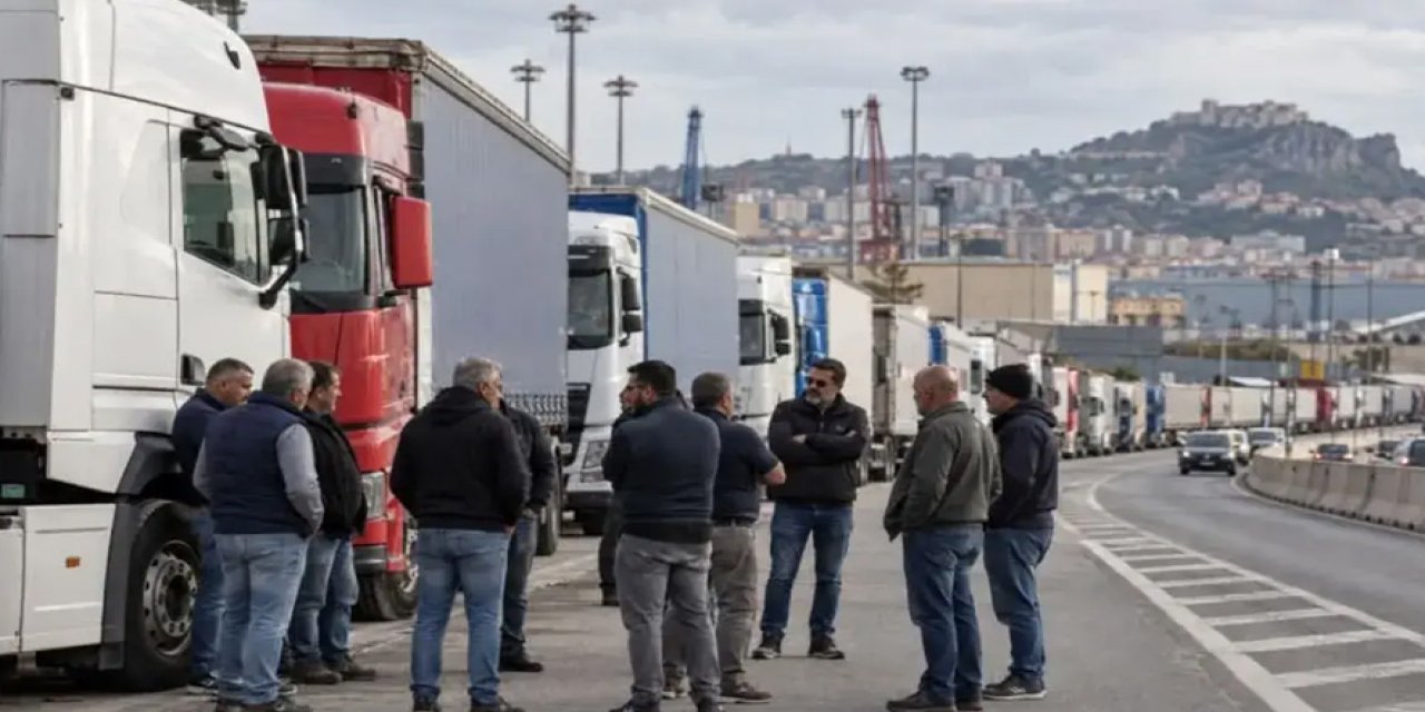 İtalya'da kamyoncular eylemde, sokaklar karıştı