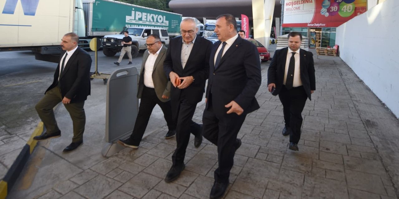 Karadeniz’i drone vurdu; Sarp'ta yoğunluk ve beklemeler arttı
