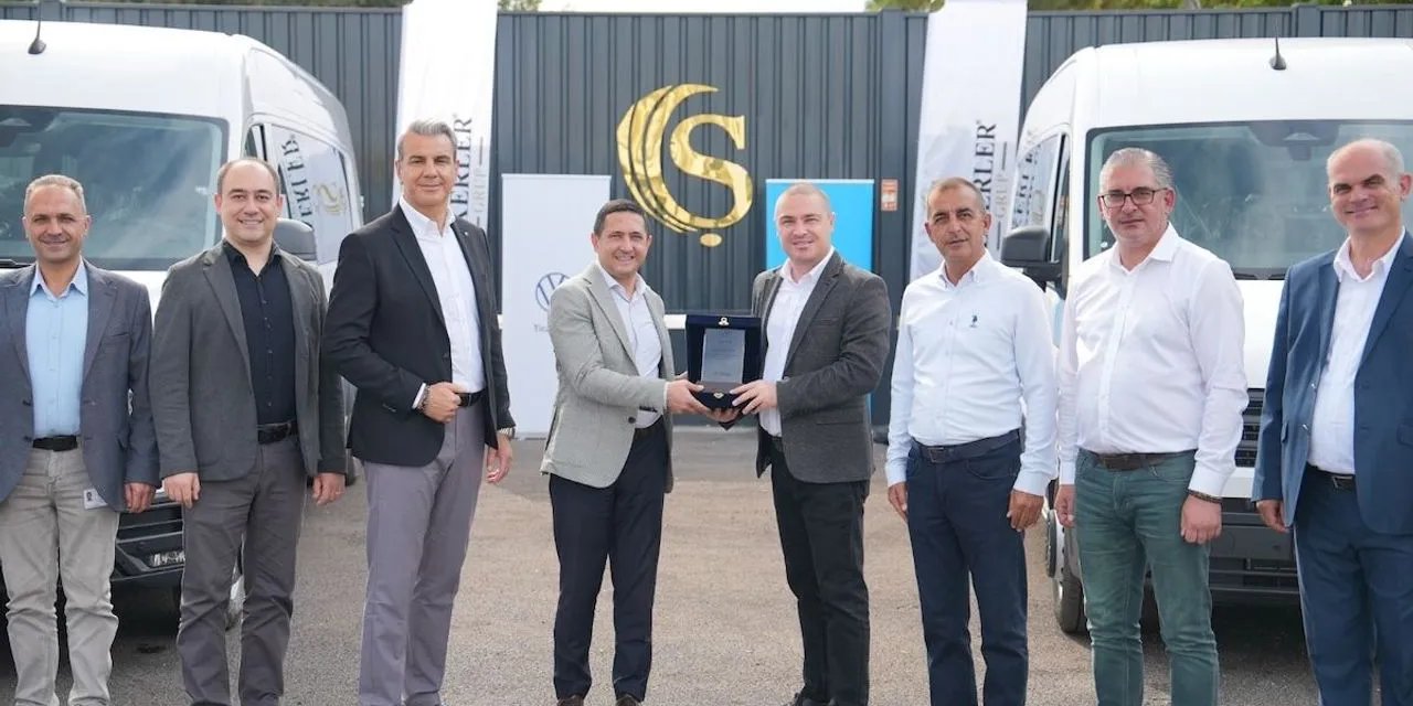 Volkswagen'den Şekerler Turizm'e 10 Crafter teslimatı