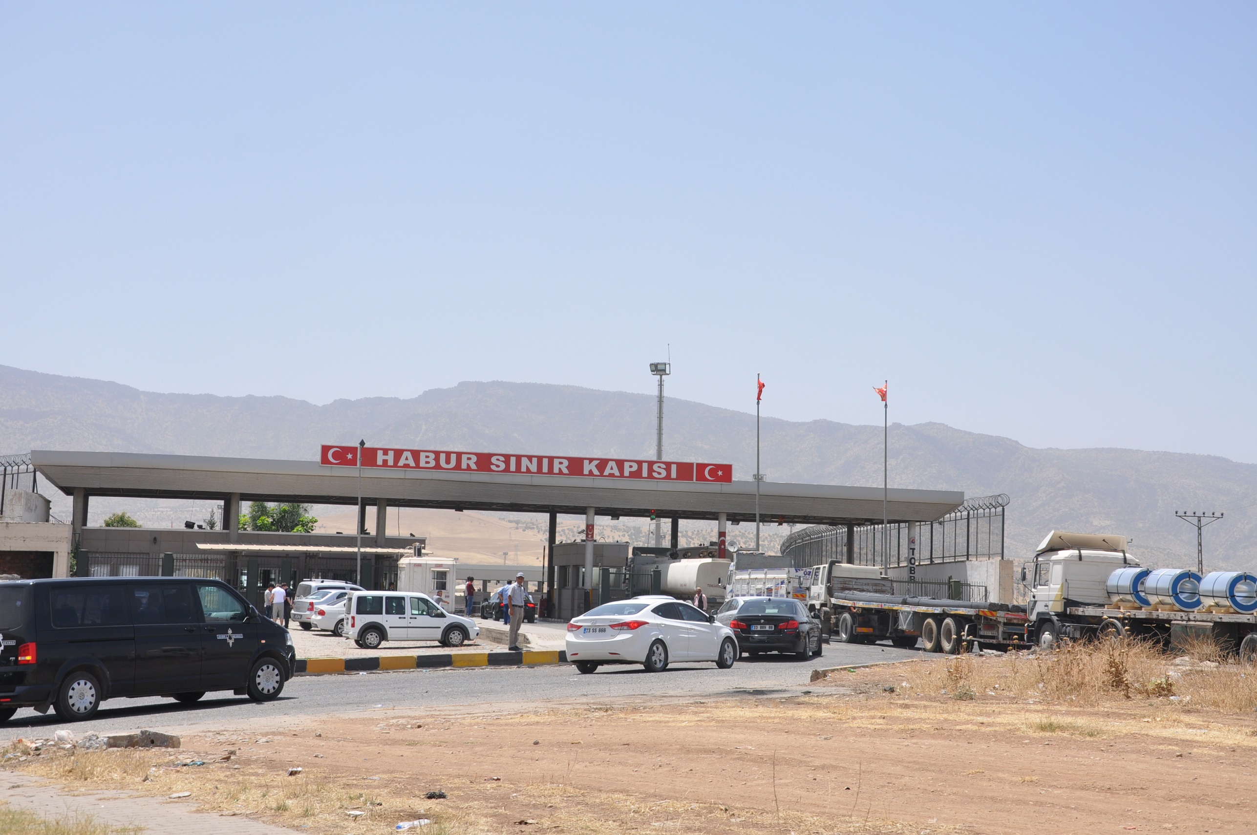 Habur TIR kuyruğu 35 km'yi buldu