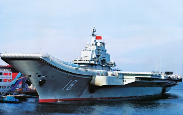 Çin'in ilk uçak gemisi Liaoning, sefere çıktı