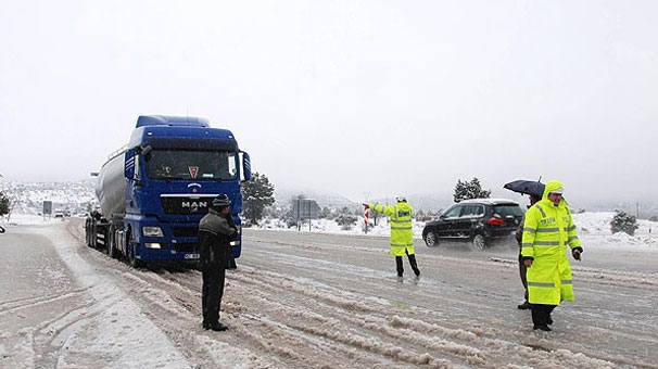 Kış lastiği pazardan itibaren zorunlu