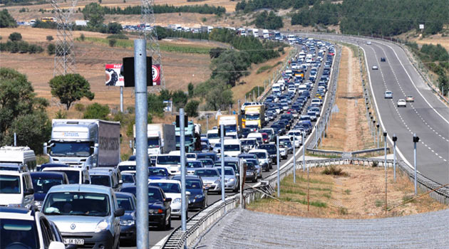 Dikkat! Ehliyet ve ruhsat değişiyor