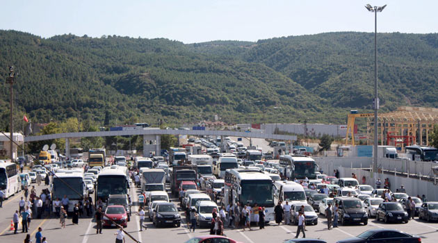 Topçular İskelesi'nde feribot sayısı 8'den 16'ya yükseltildi