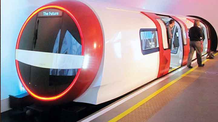 Makinistsiz metro yola çıktı