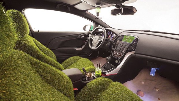 Opel’den büyük şaka