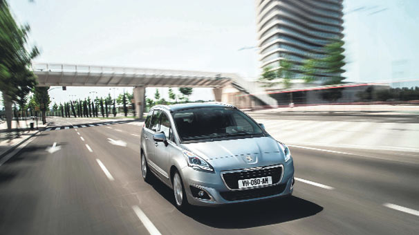 Peugeot 5008 de makyajını tazeledi