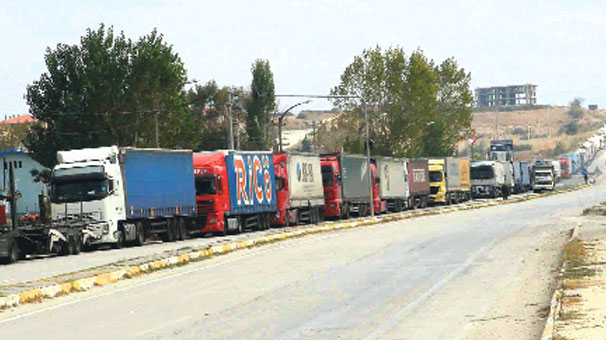 Hamzabeyli’de TIR kuyruğu 12.5 km