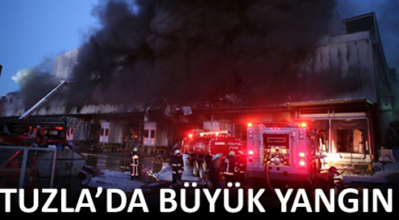 Tuzla'da büyük yangın lojistik deposu kül oldu