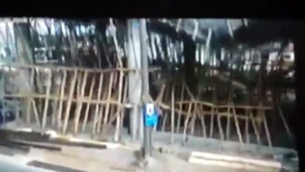 Arifiye’de istasyon çöktü (video)