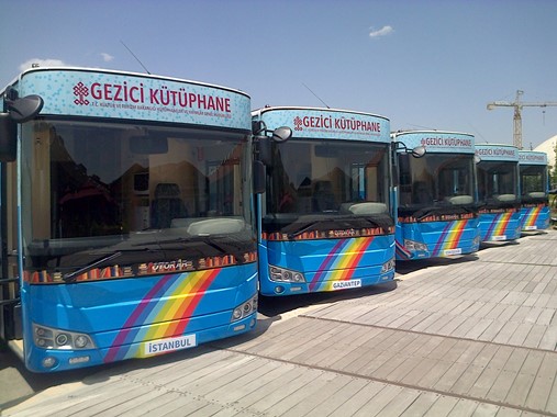 Otokar’ın ürettiği kütüphaneler tüm yurda bilgi taşıyor