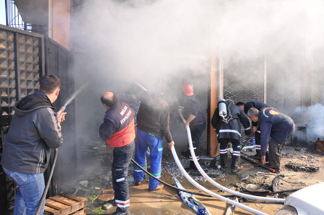 Soğuk hava depoları bir bir yanıyor