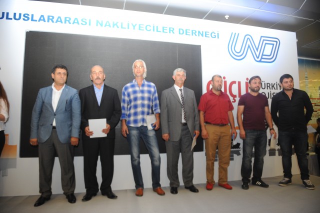 OMSAN sürücüsüne IRU'dan onur nişanı