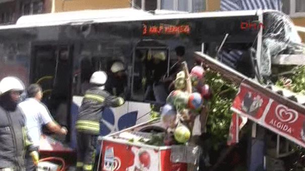 Otobüs markete girdi: 1 ölü, 17 yaralı