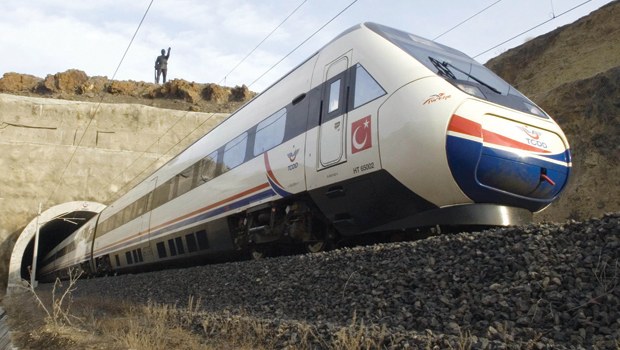 İstanbul-Ankara arası 82 dakikaya iniyor
