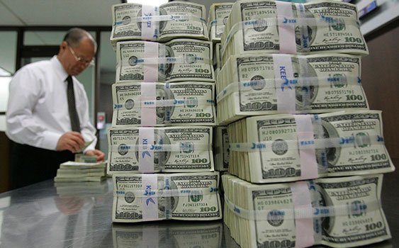 Borsa düştü, dolar uçtu