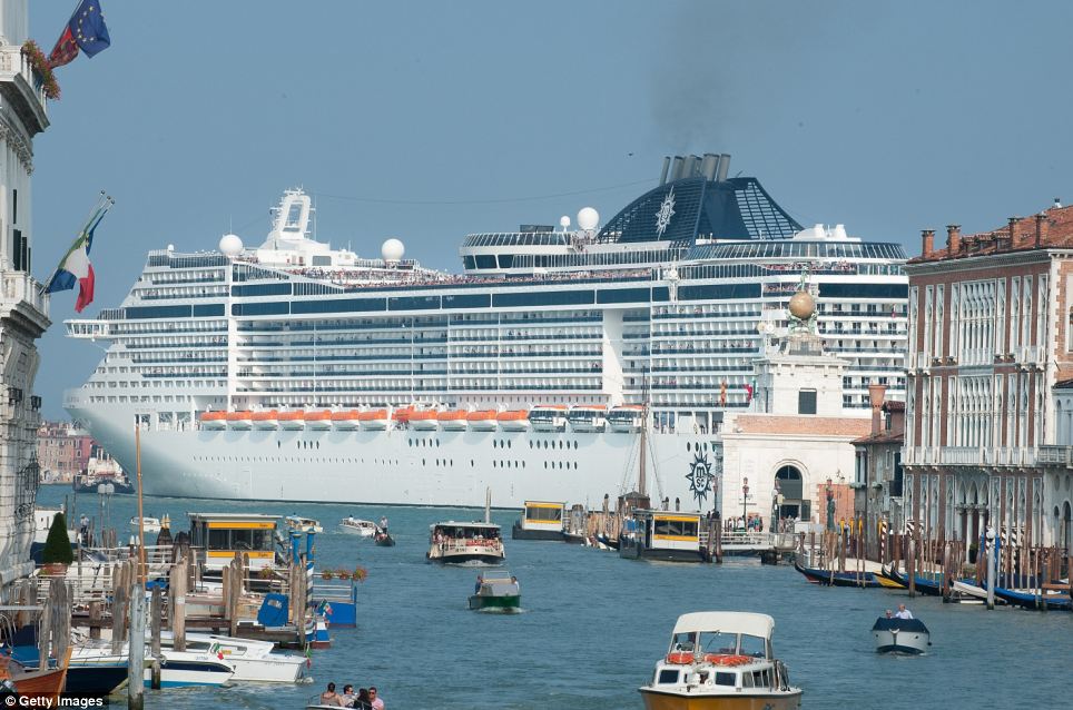 Venedik'e, artık cruise gemi giremeyecek