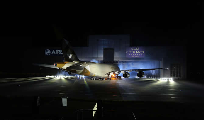 ETIHAD, yeni uçağı A380'un tanıtımını yaptı