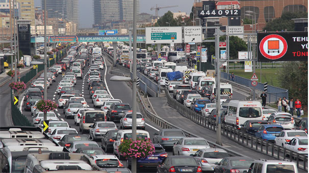 TEM'de araç kuyruğu 12 kilometre